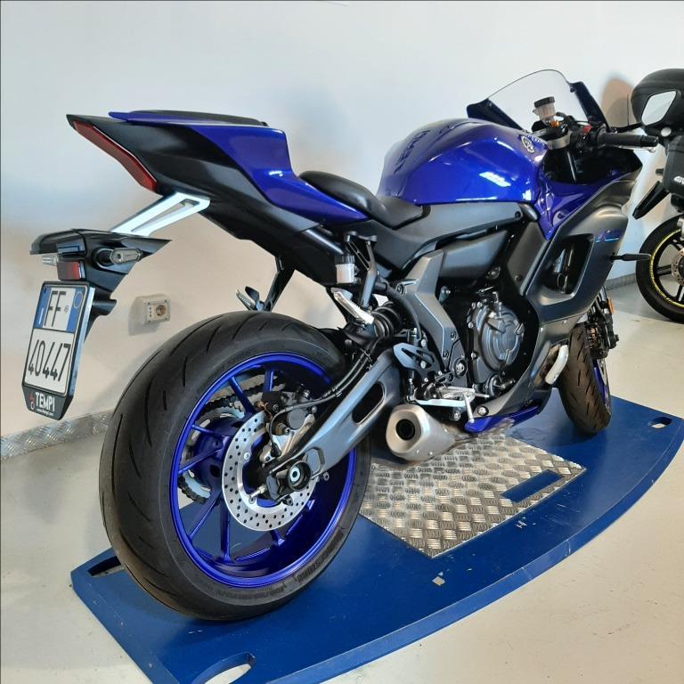 YAMAHA YZF R7 690 Abs