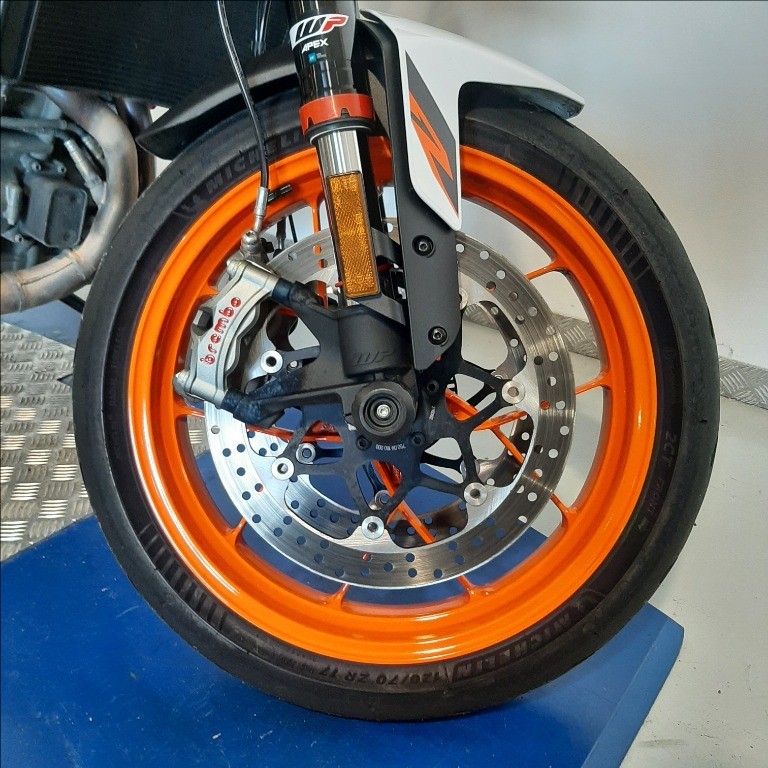 KTM 890 Duke R