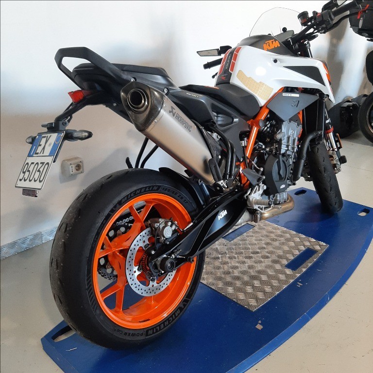 KTM 890 Duke R