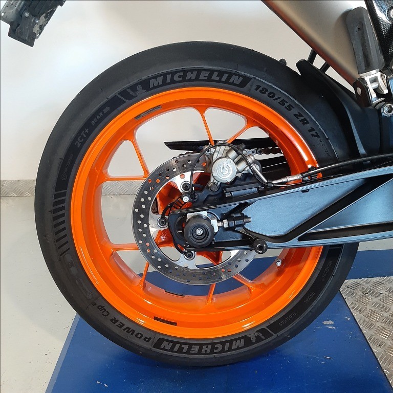 KTM 890 Duke R