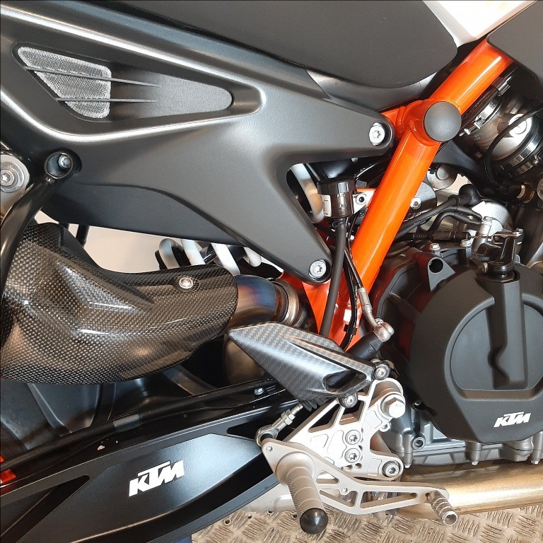 KTM 890 Duke R