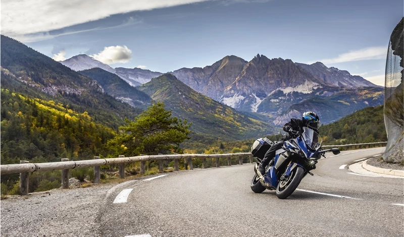 GSX S1000GT Gallery 01