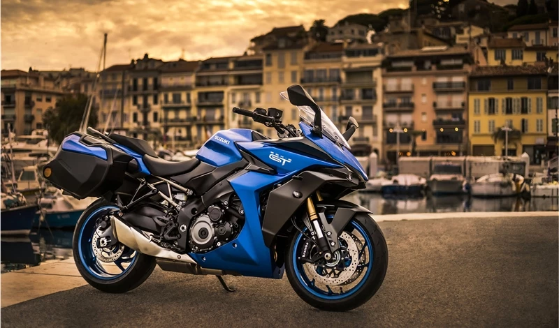 GSX S1000GT 01